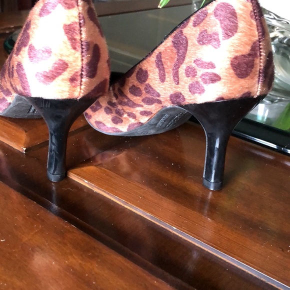 Women’s size 9 cheetah pattern comfort plus by predictions heels - Picture 3 of 9